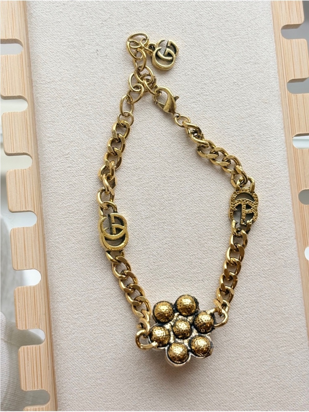Gucci Gold-Tone Chain Bracelet with Pearl Flower - Picture 4 of 4